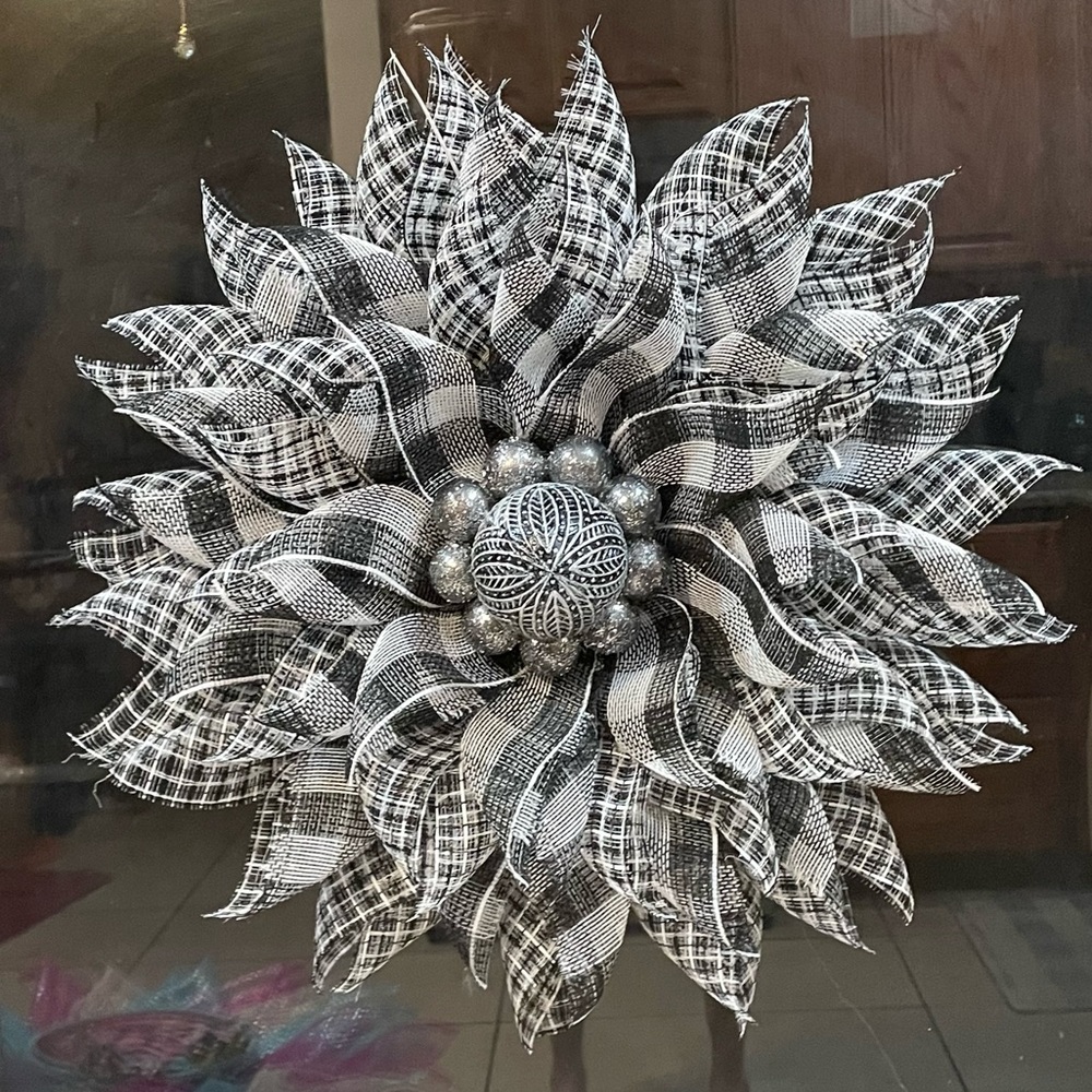 Buffalo Plaid Winter Flower Wreath/ With Interchangeable Center/ FREE SHIPPING!